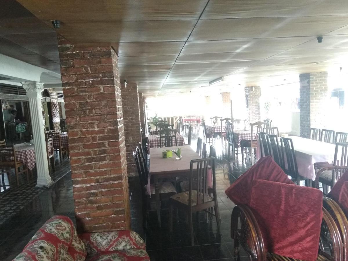 Bernard Guest House&Resto RedPartner Ambarita Exterior foto