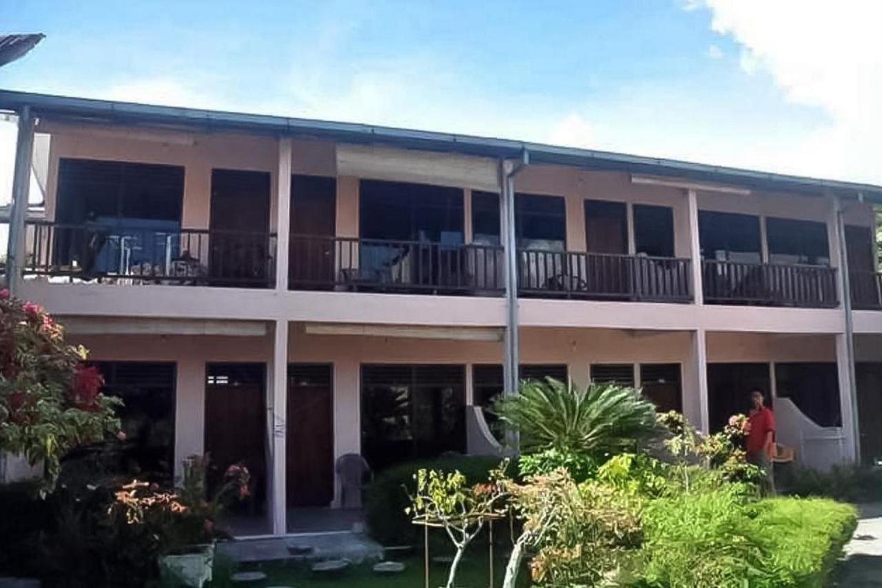 Bernard Guest House&Resto RedPartner Ambarita Exterior foto