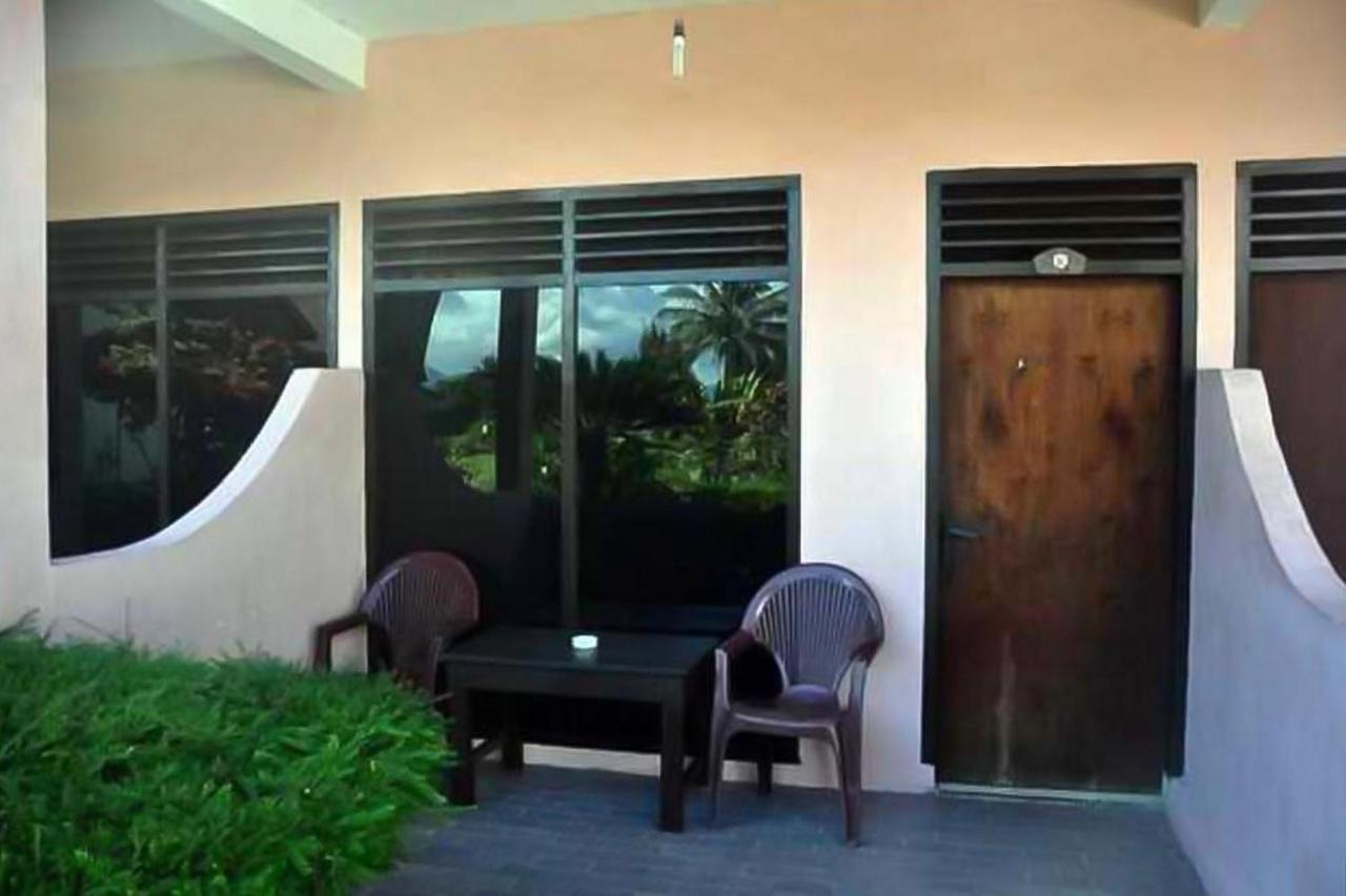 Bernard Guest House&Resto RedPartner Ambarita Exterior foto