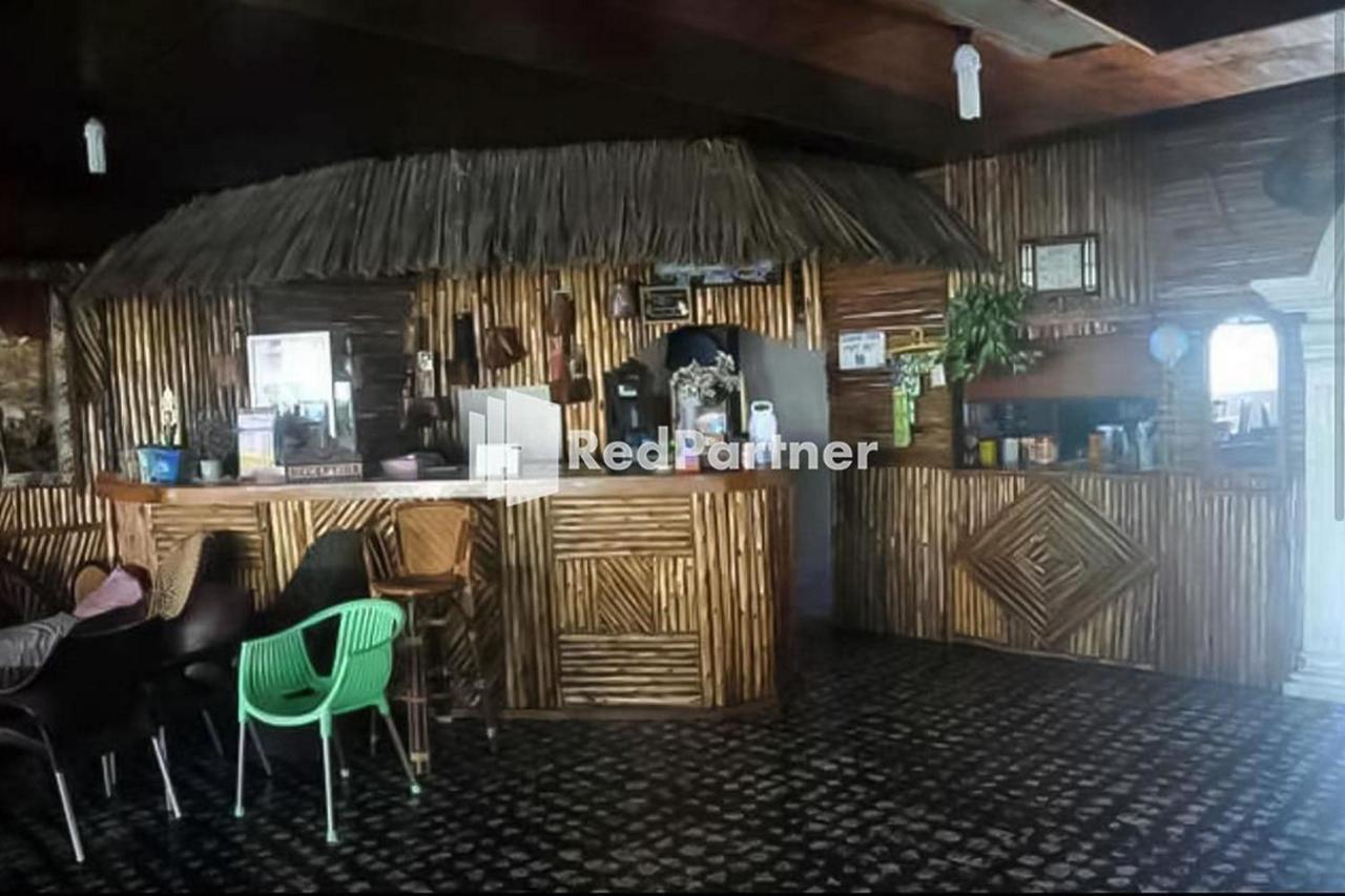 Bernard Guest House&Resto RedPartner Ambarita Exterior foto